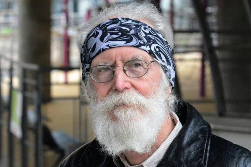 El matemático fue galardonado con el prestigioso Premio Abel por su revolucionario trabajo en la teoría de la probabilidad y la estadística.