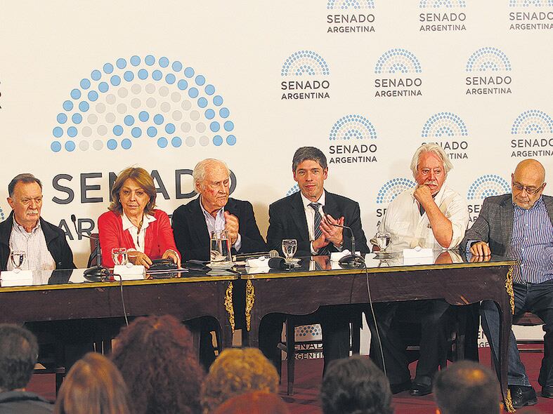 Monti, Durango, Solanas, Abal Medina, Puenzo y Raffo: todos en defensa del cine argentino.