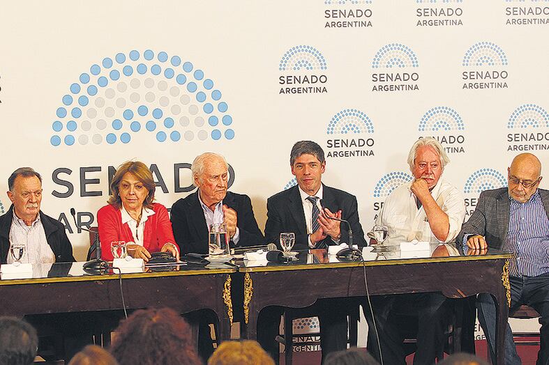 Monti, Durango, Solanas, Abal Medina, Puenzo y Raffo: todos en defensa del cine argentino.