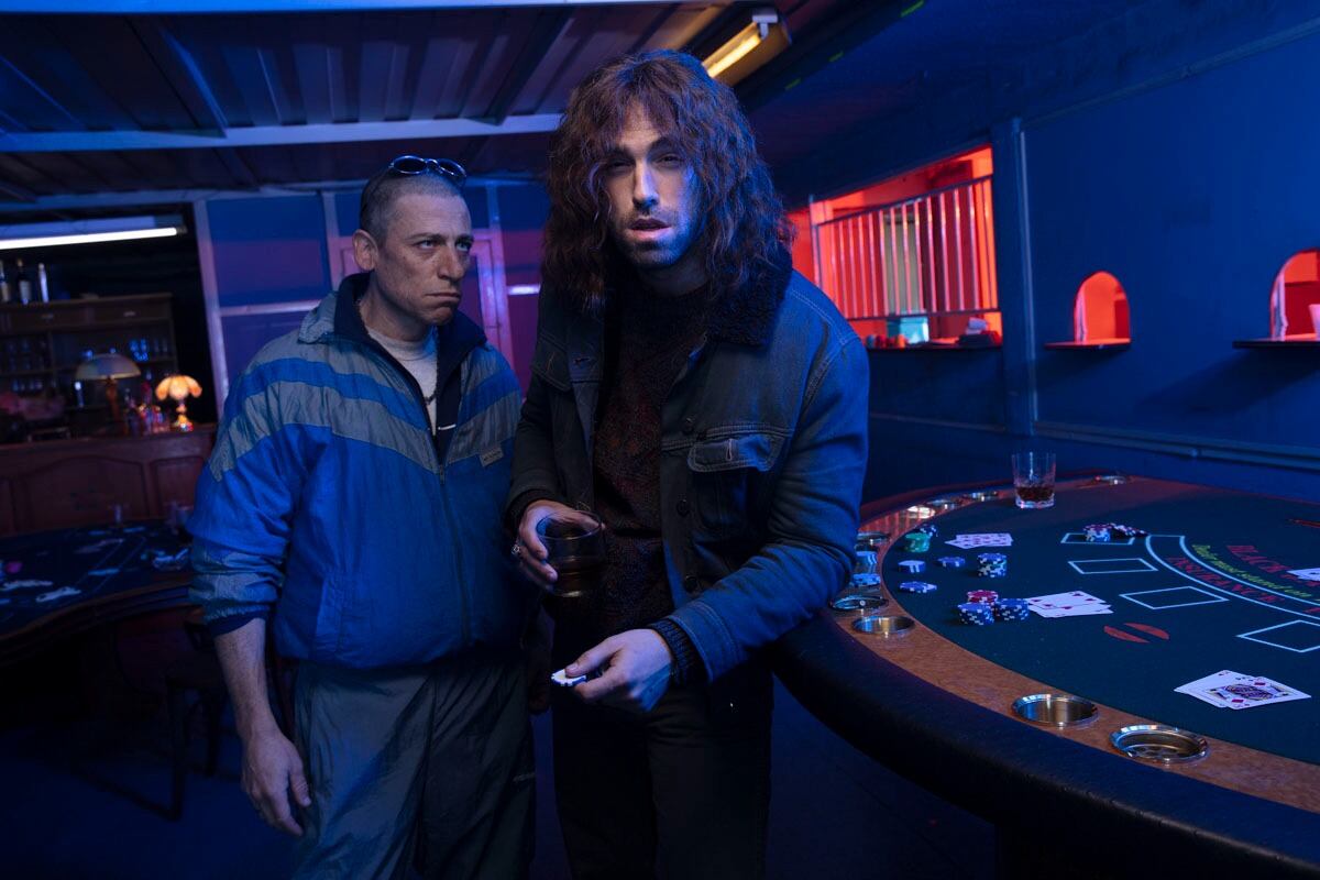 El relato de Entre hombres es un sprint de postales desaforadas.