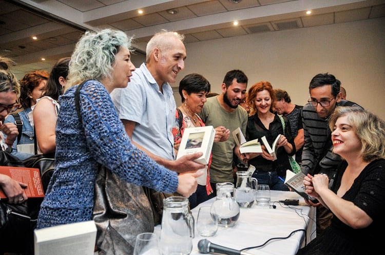 "Mi formación en periodismo hace que la manipulación de lo real sea bastante natural", se definió la autora.