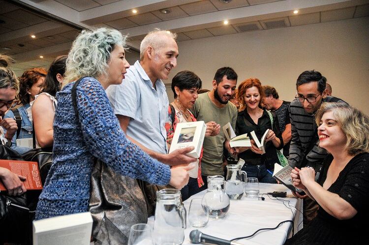 "Mi formación en periodismo hace que la manipulación de lo real sea bastante natural", se definió la autora.