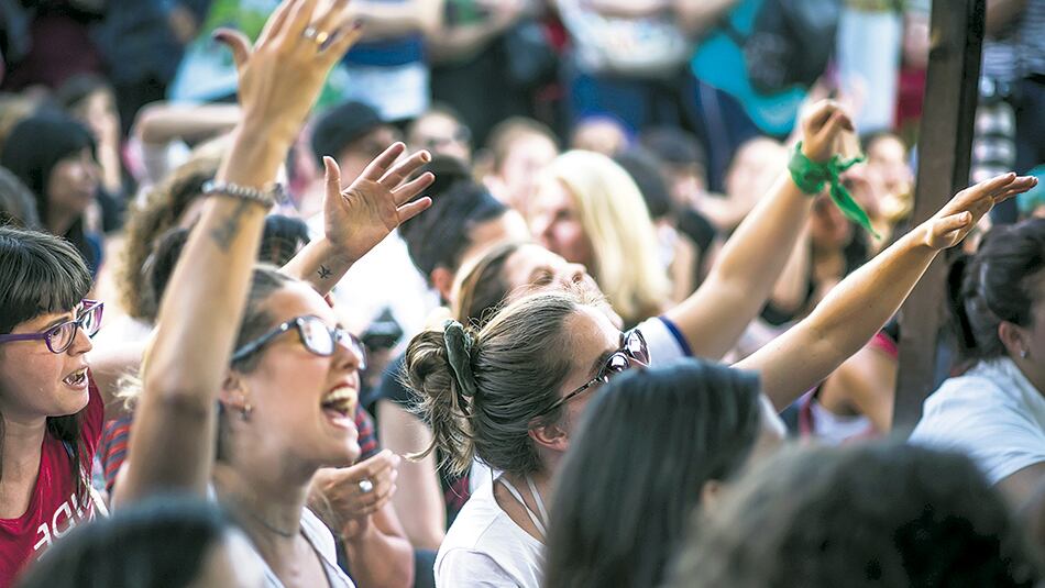 La segunda asamblea de cara al 8m rechazó masivamente el intento de las “radfem” de excluir las identidades trans, travesti y no binarias del proximo paro internacional feminista.
