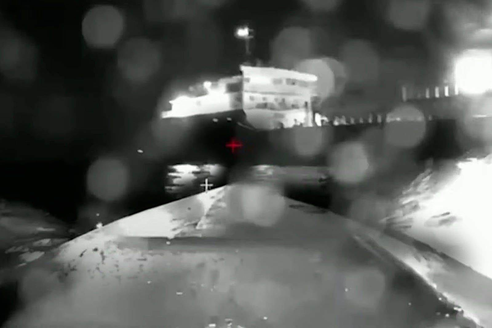 Los ucranianos filman su ataque desde un dron acuático.