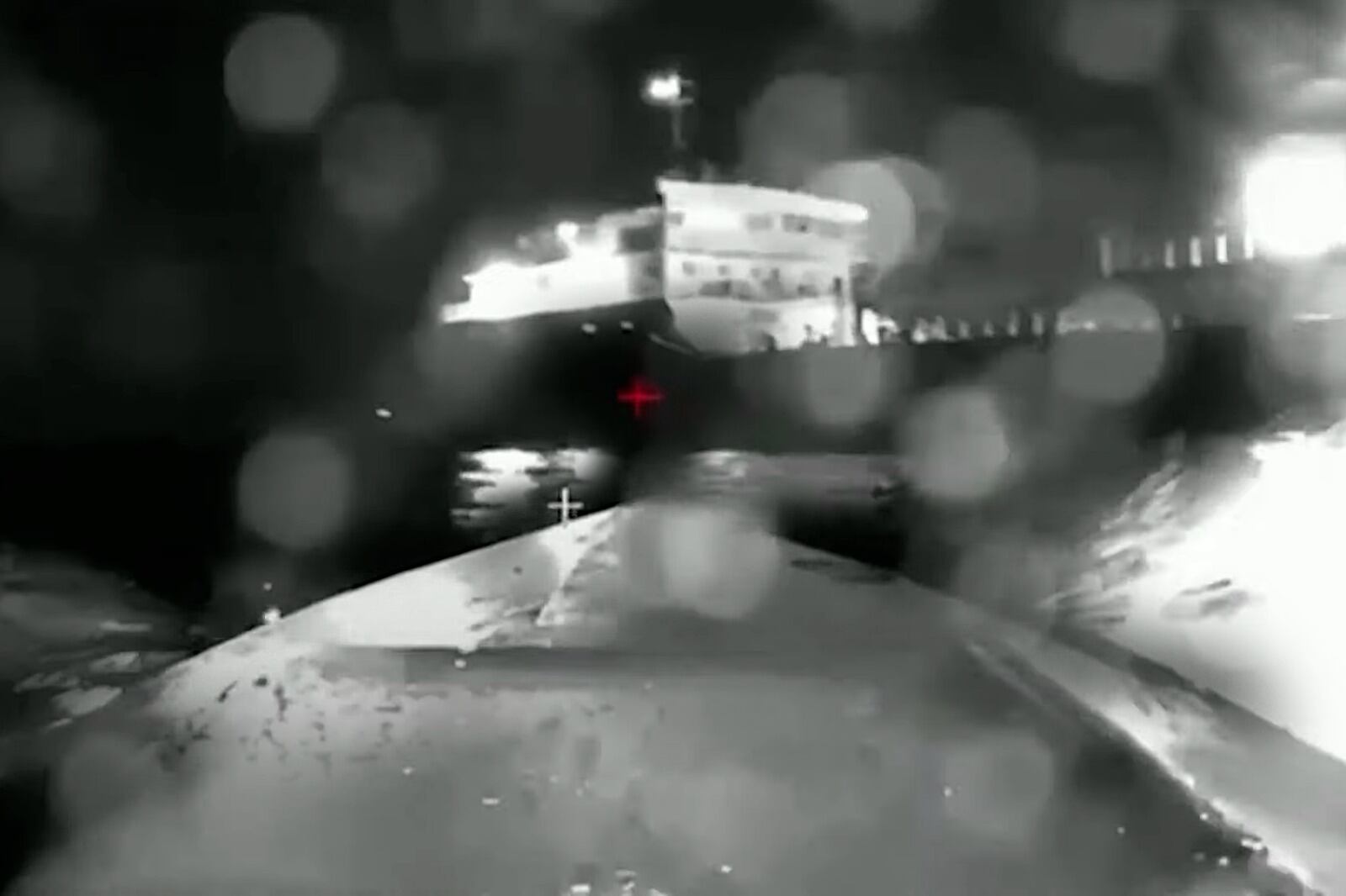 Los ucranianos filman su ataque desde un dron acuático.