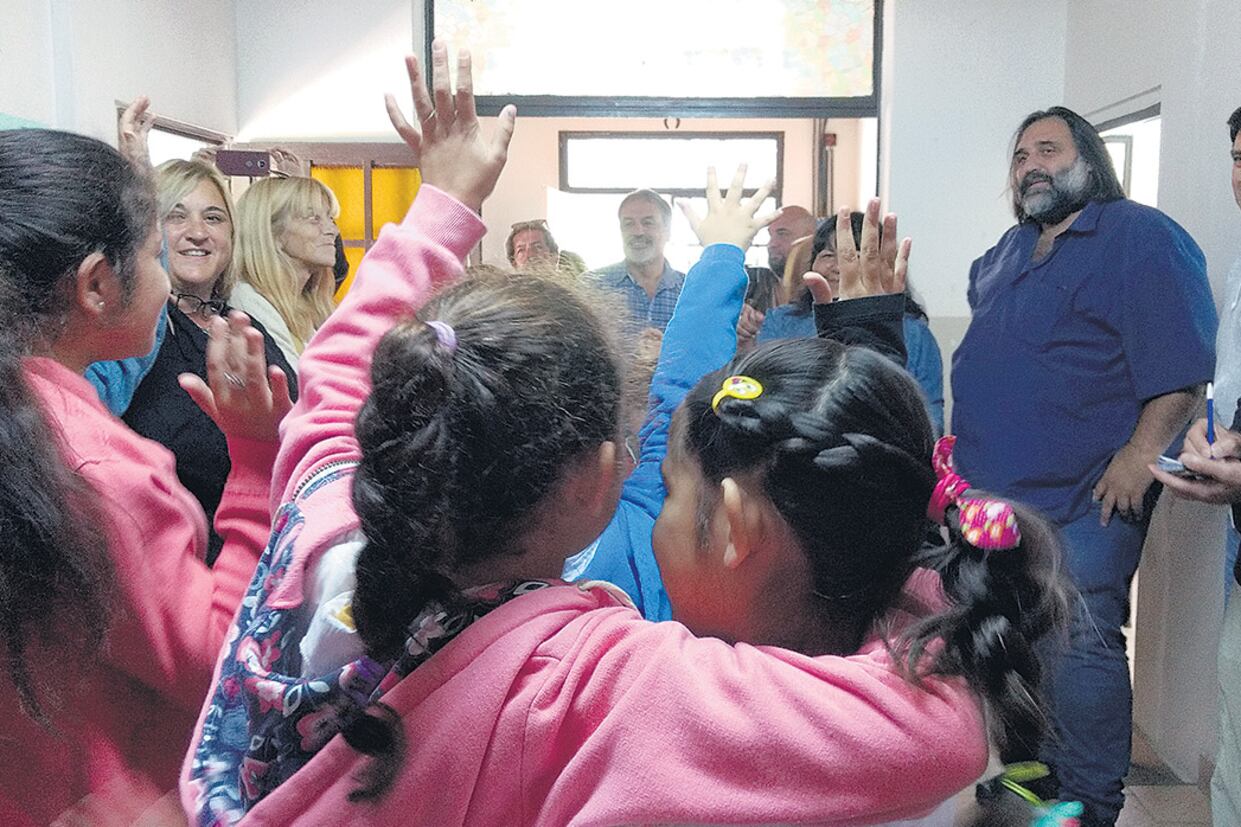 Baradel se reunió con docentes y directivos, pero también habló con los chicos.