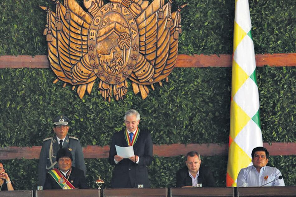 Evo Morales y Alvaro García Linera hablaron desde Cobija, ciudad fronteriza con Brasil.