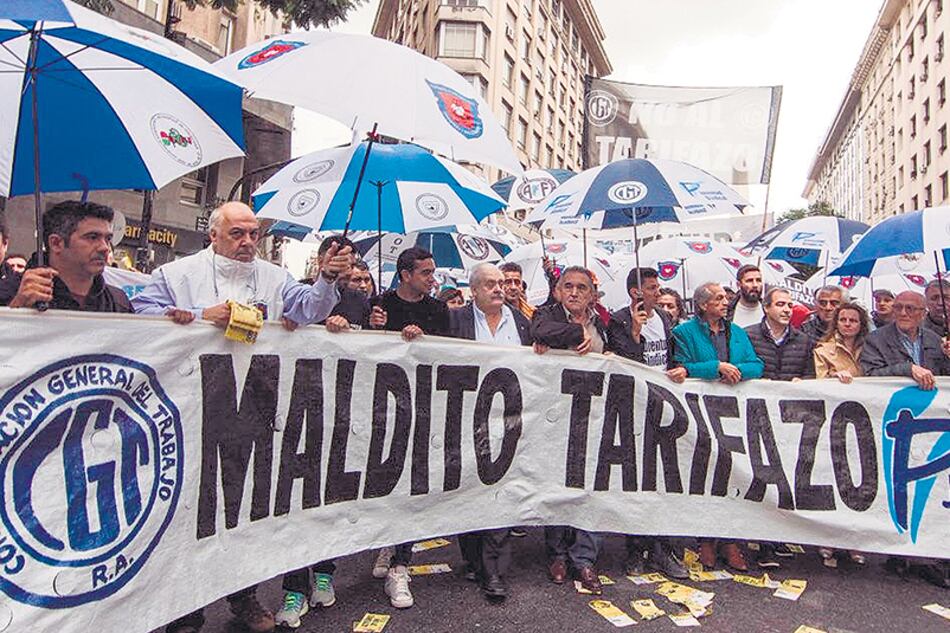 La manifestación continúa la protesta que ya realizaron el viernes 4 frente al ENRE.