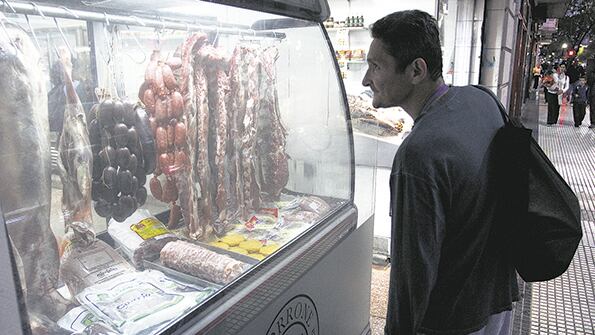 El pollo fresco subió en marzo 23,6 por ciento. Picada común, 10,2 por ciento y paleta, 8,1.