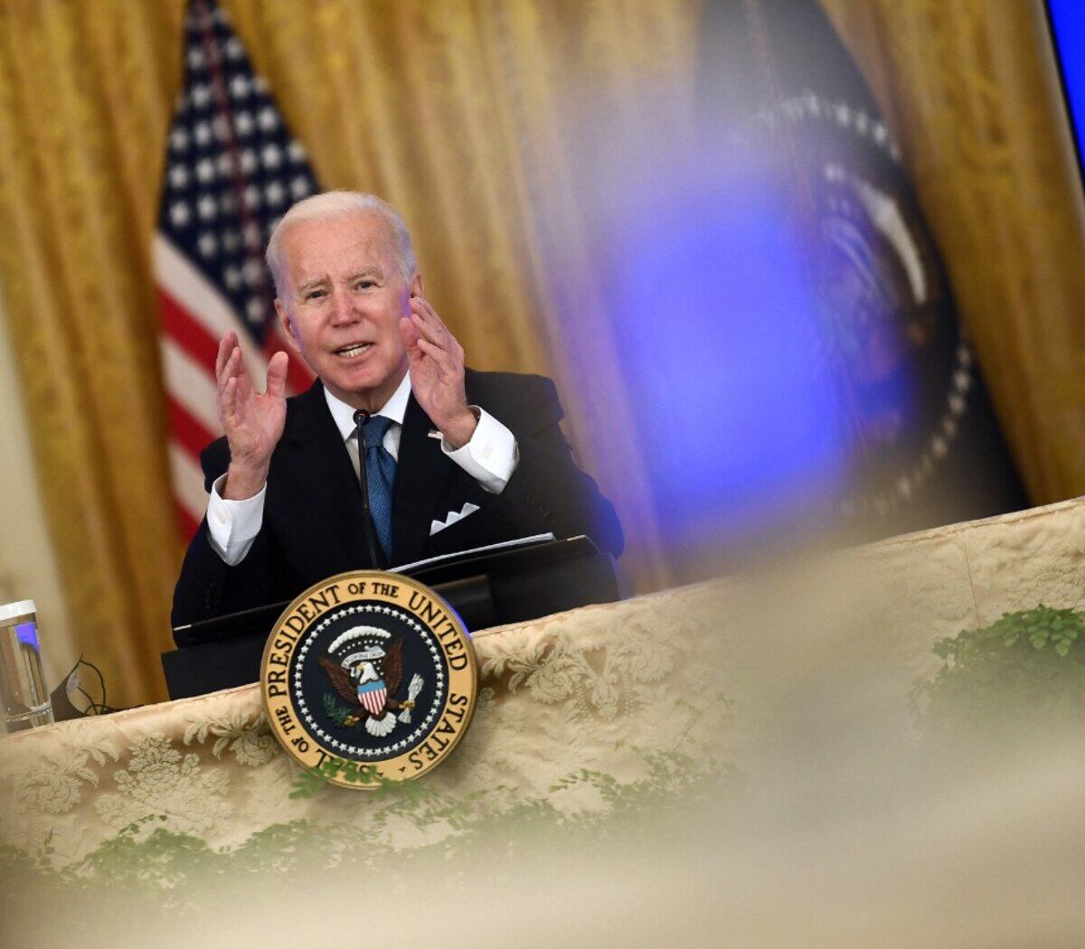 Joe Biden dio positivo de covid-19 por primera vez y experimenta "síntomas muy leves".