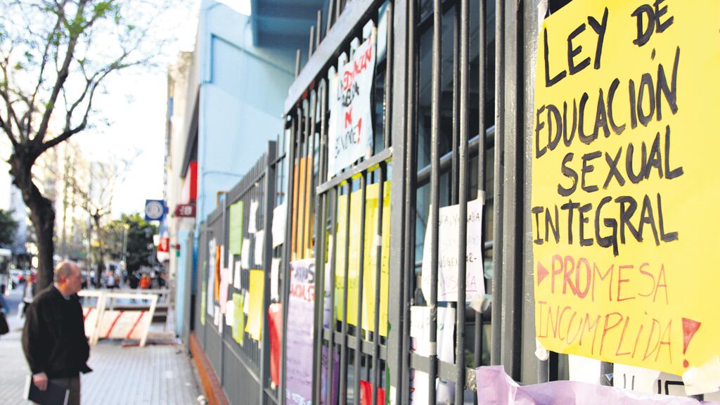 La aplicación de la Ley de Educación Sexual Integral y la perspectiva de género son centrales en la protesta estudiantil.