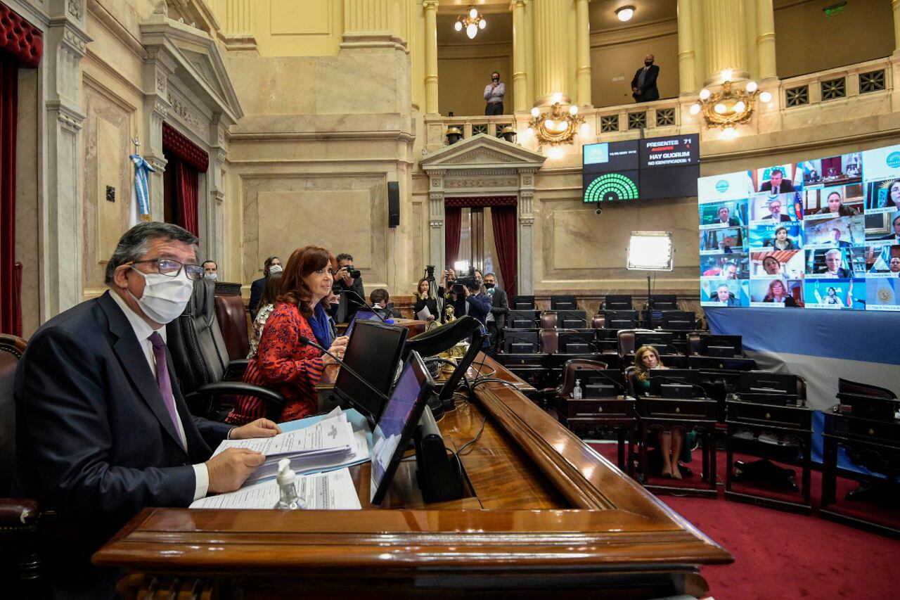 El Senado continuará esta semana con el debate por la reforma judicial que propone el Gobierno. Este martes ,16 nuevos especialistas se presentarán en el plenario de comisiones de Asuntos Constitucionales.
