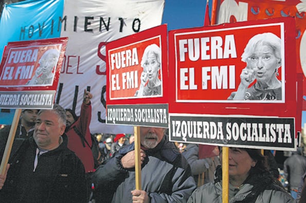 Por el enorme operativo de seguridad, la manifestación contra el FMI se realizó ayer en Puerredón y Las Heras.