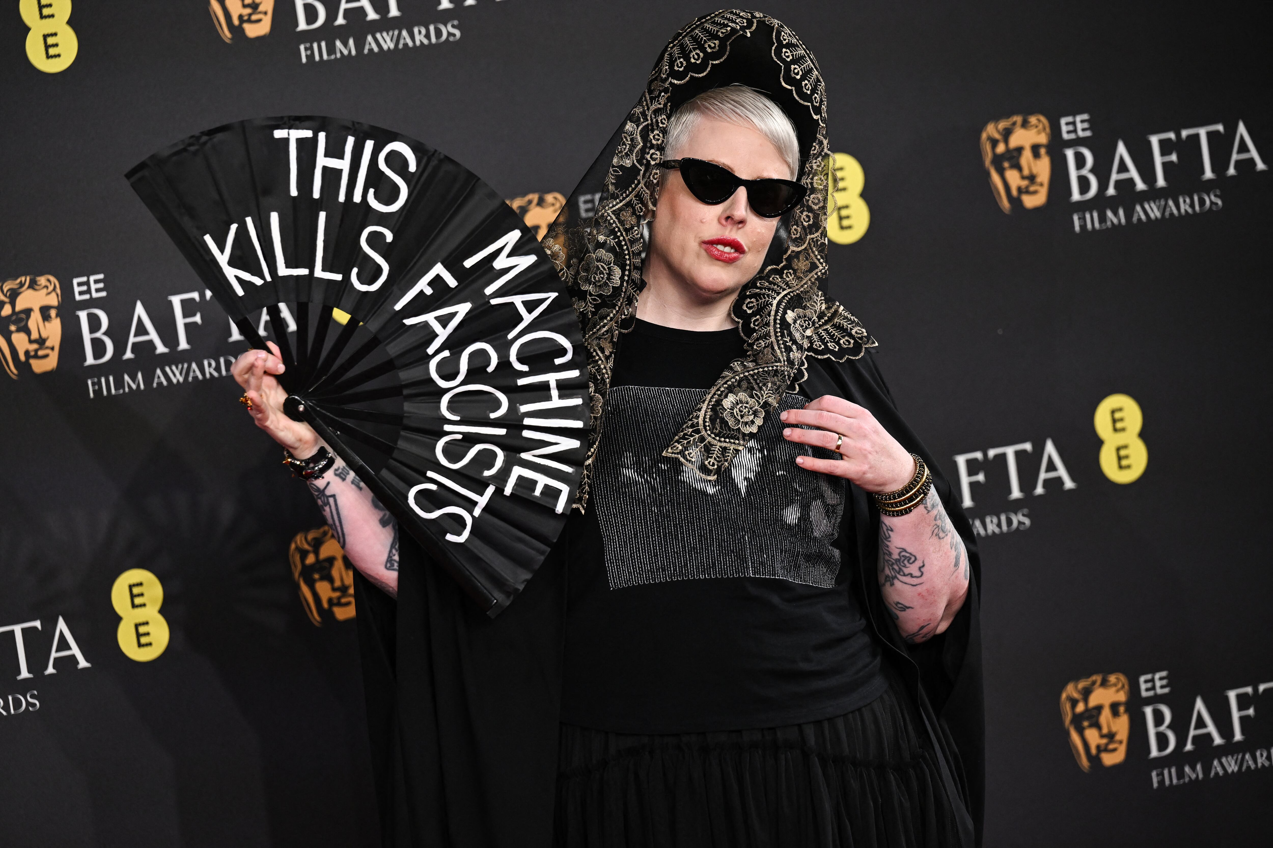 "Pensé que este país fue construido por europeos, escapando de vivir bajo el gobierno de un Rey", escribió la artista