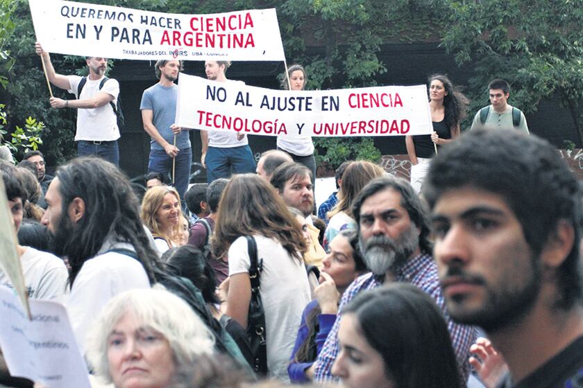 Becarios e investigadores volvieron a manifestarse ayer en el Polo Tecnológico.