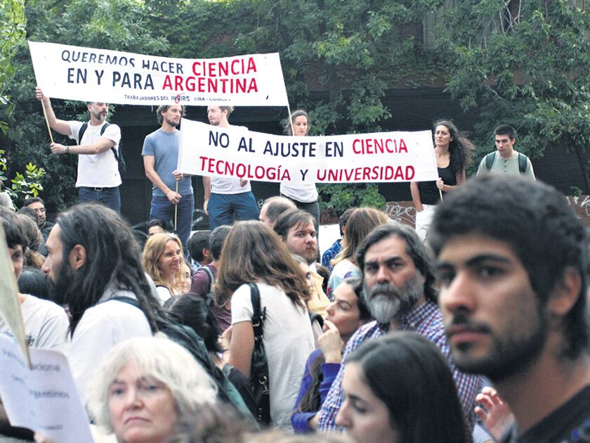 Becarios e investigadores volvieron a manifestarse ayer en el Polo Tecnológico.