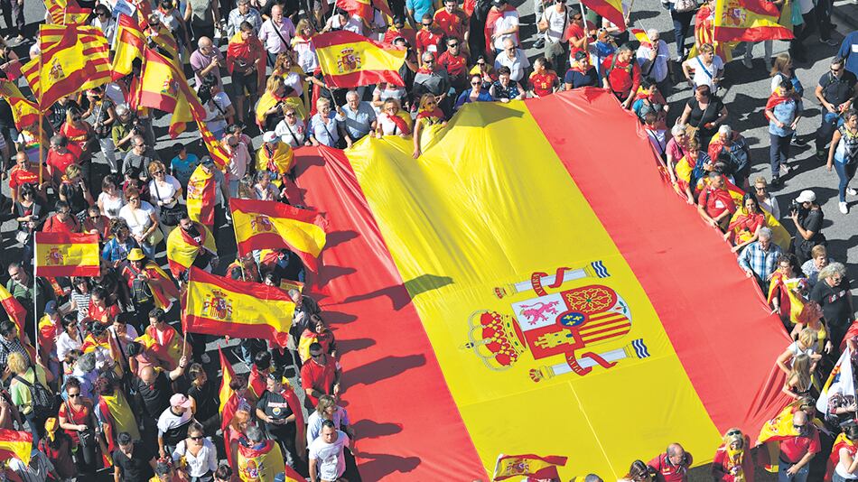 Miles de personas se manifestaron a favor de la unidad de España.