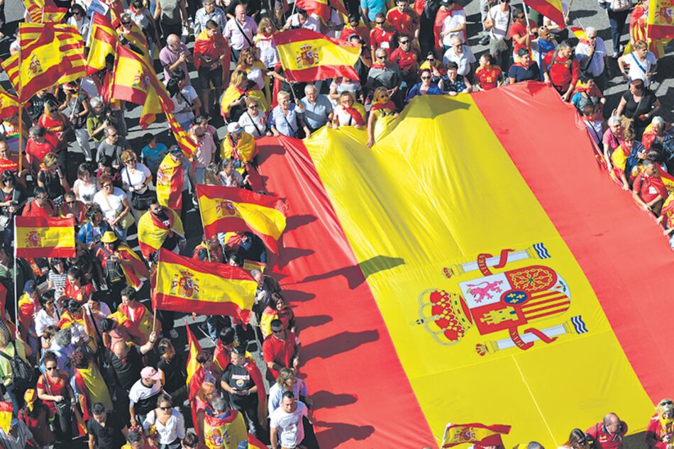 Miles de personas se manifestaron a favor de la unidad de España.
