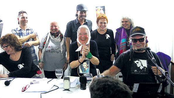 Cortiñas disfrutó de la presentación junto a León Gieco, Cecilia Rossetto y Leonor Manso, entre otros.