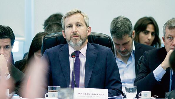 Frigerio asistió a la comisión de Presupuesto pero dejó a varios diputados opositores sin poder preguntar.