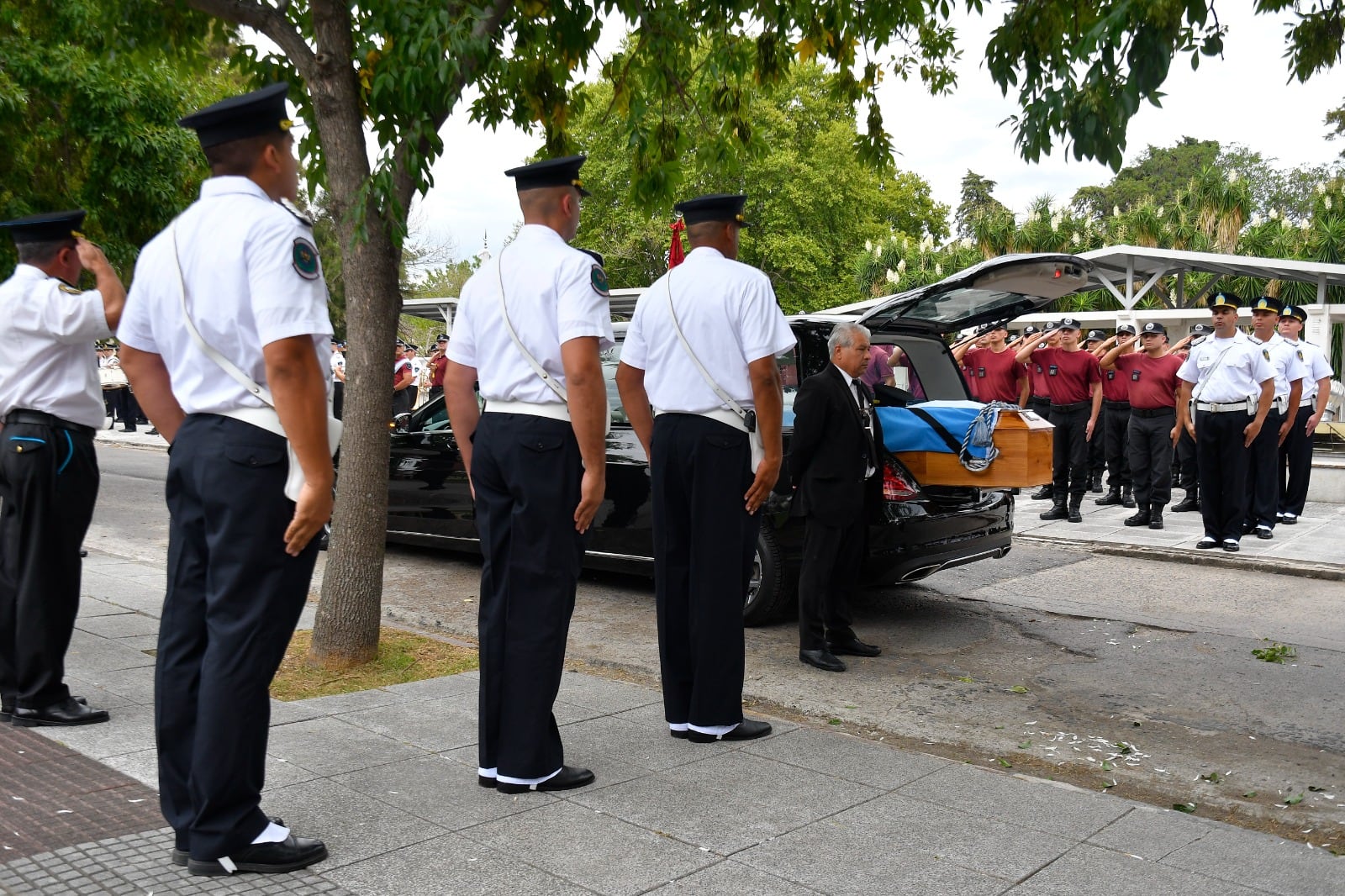 Los restos de la joven agente Maribel Zalazar fueron inhumados en la Chacarita.