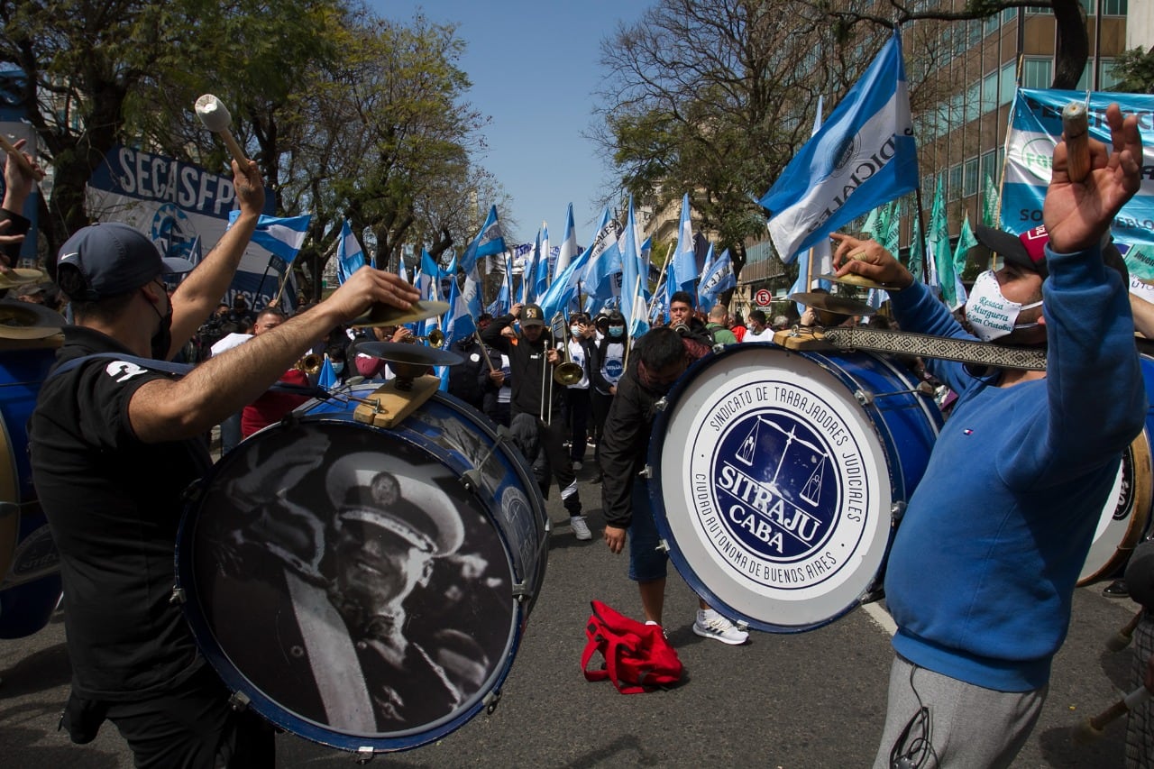 La movilización reunió a un gran arco social y sindical frente al TSJ porteño.