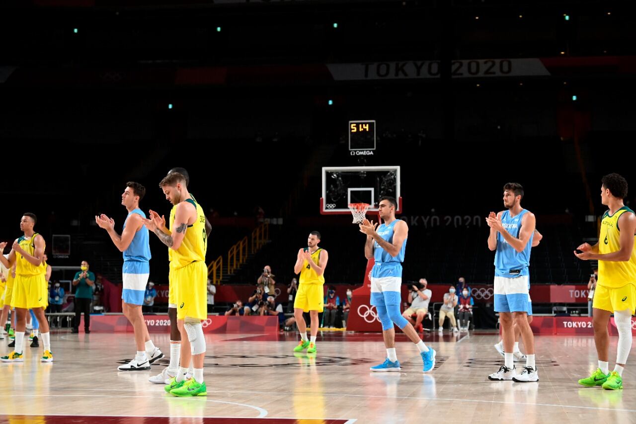 Scola no está en la foto, pero recibe todos los aplusos