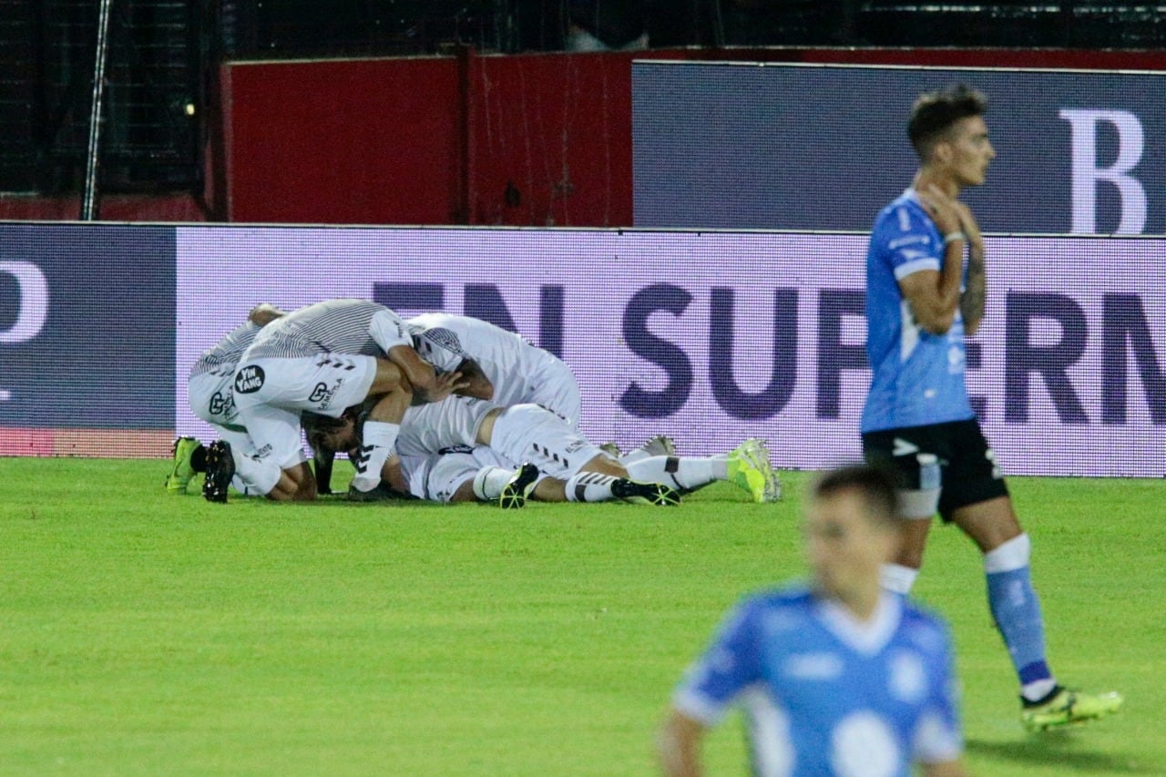 El festejo de Platense, que regresa a jugar a la máxima categoría.