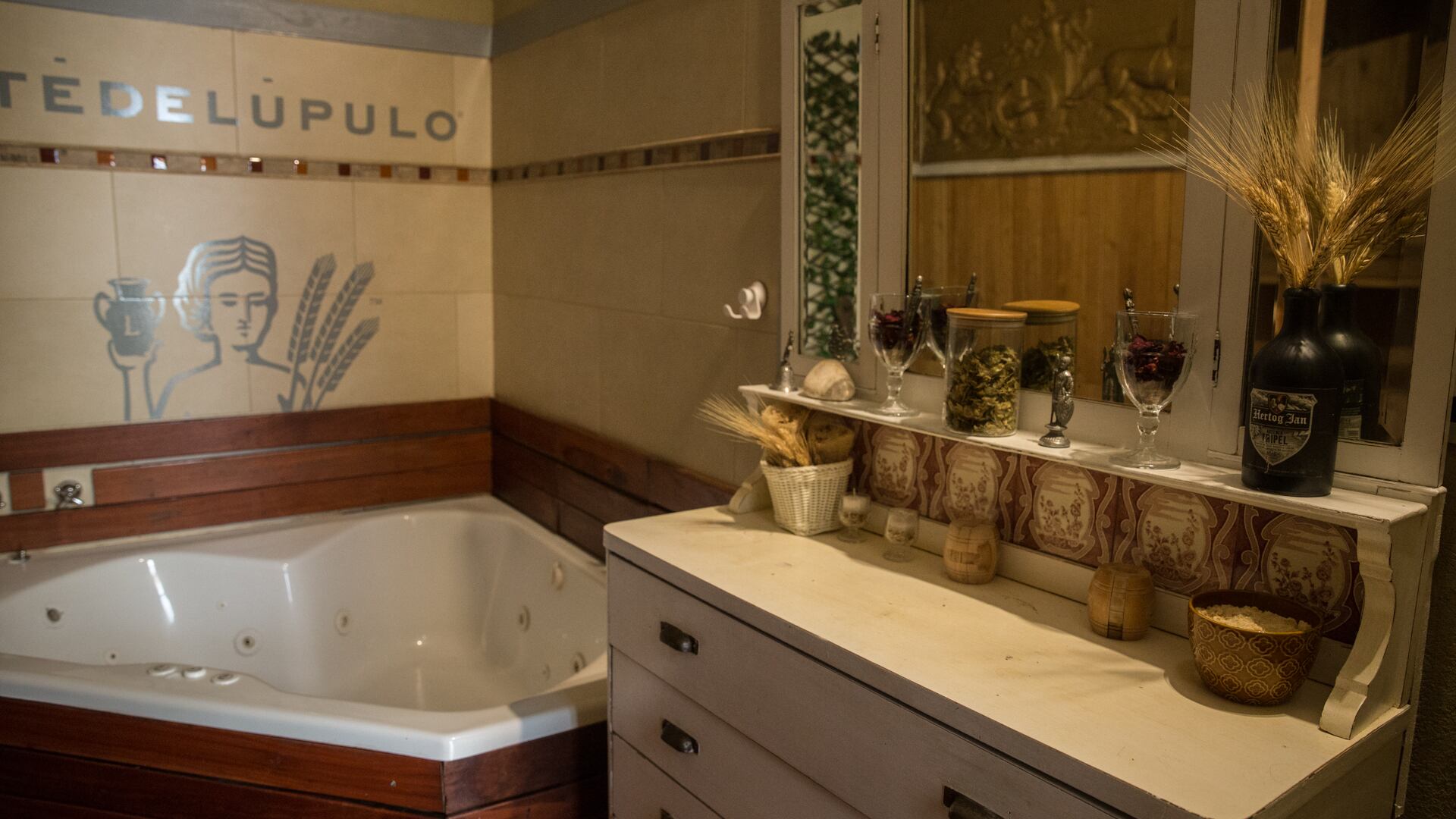 En el barrio porteño de Almagro, el spa hace piel la cerveza, entre experiencias inesperadas y aroma a levadura.