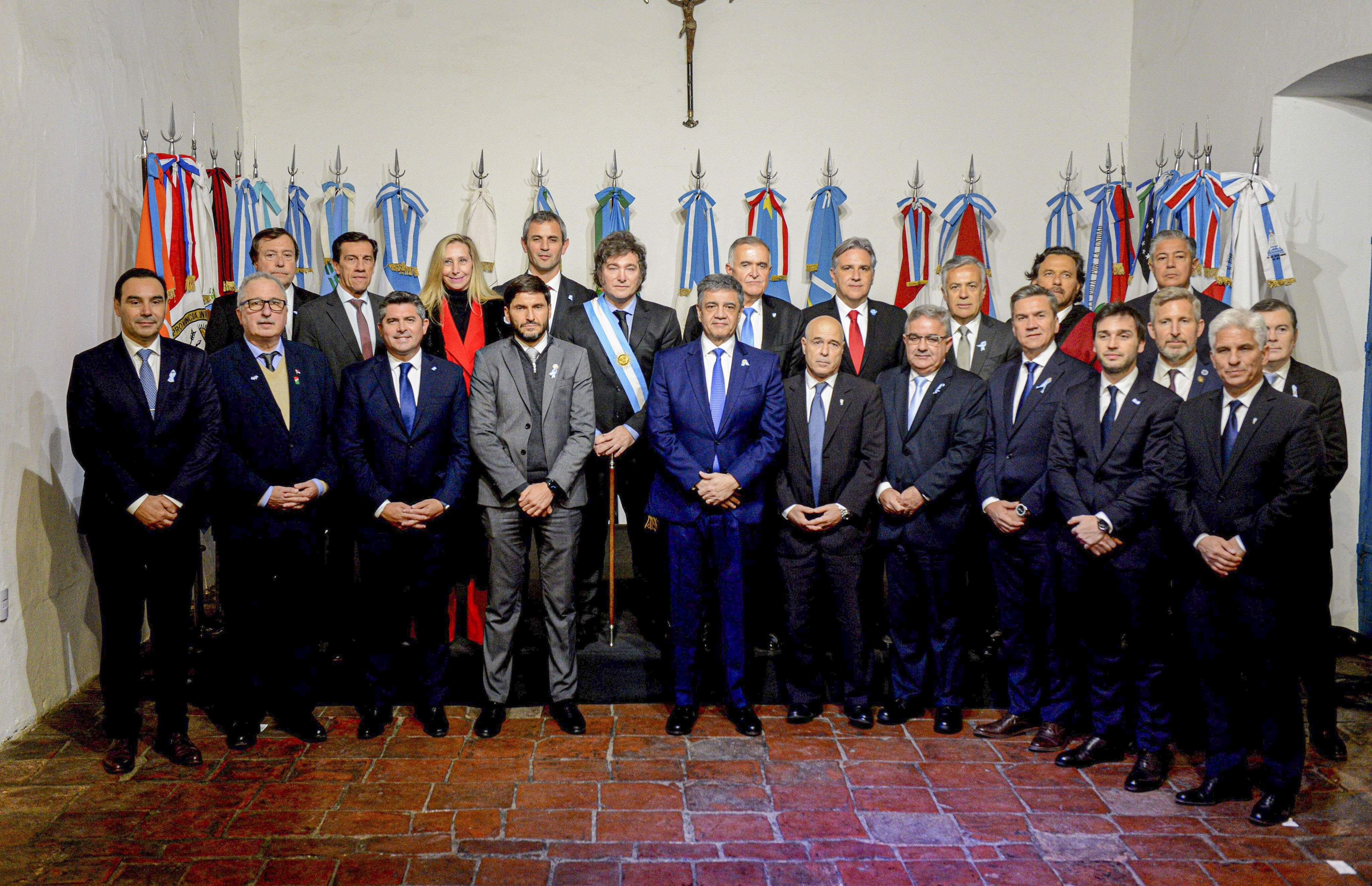 Otros tiempos, Javier Milei con algunos de los gobernadores en Tucumán.