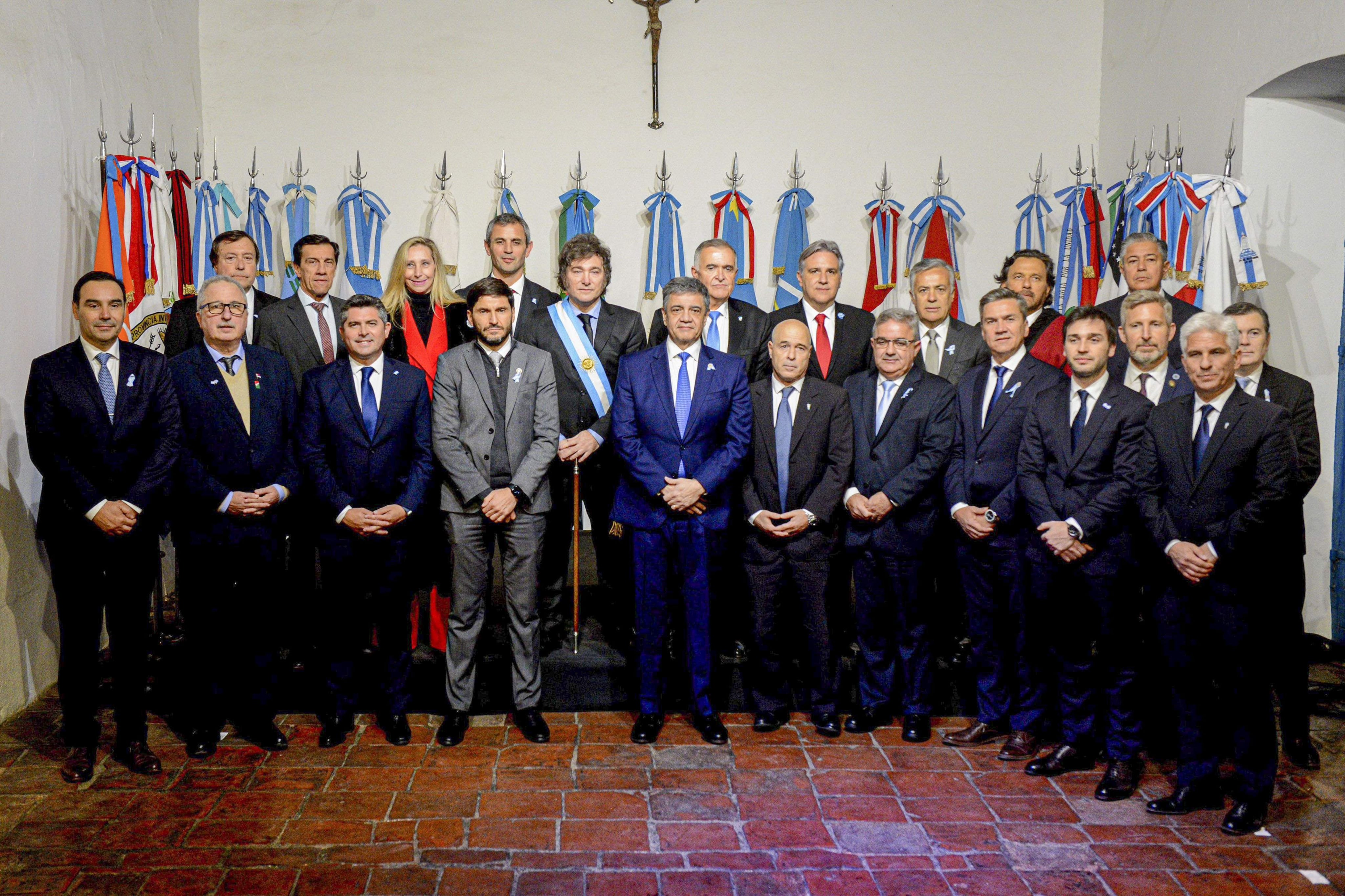 Otros tiempos, Javier Milei con algunos de los gobernadores en Tucumán.