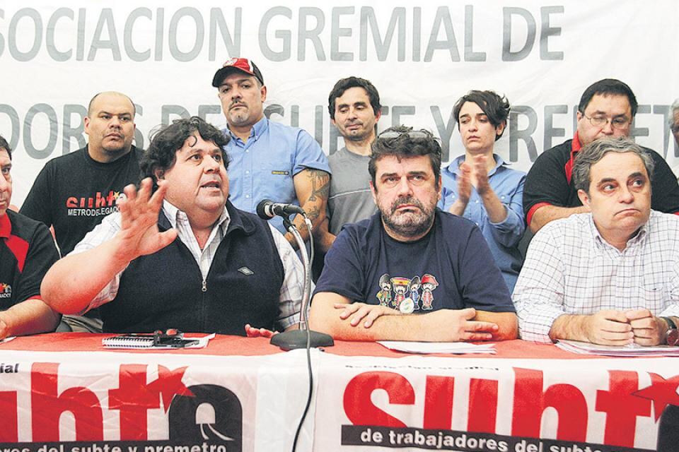 Permitieron pasar gratis a los pasajeros entre las 7 y las 9 de la mañana en las estaciones de Juan Manuel de Rosas (Línea B) y Congreso de Tucumán (Línea D). La medida será repetida esta tarde.