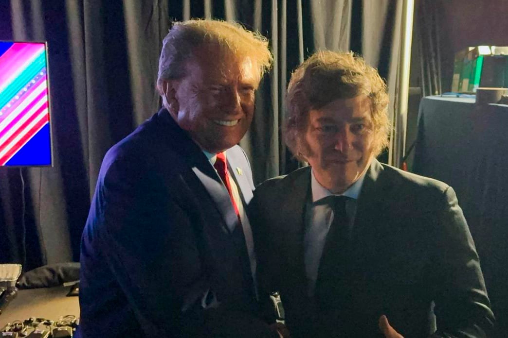 Lejos quedó el efusivo saludo entre Milei y Trump en la Conferencia de Acción Política Conservadora pasada.