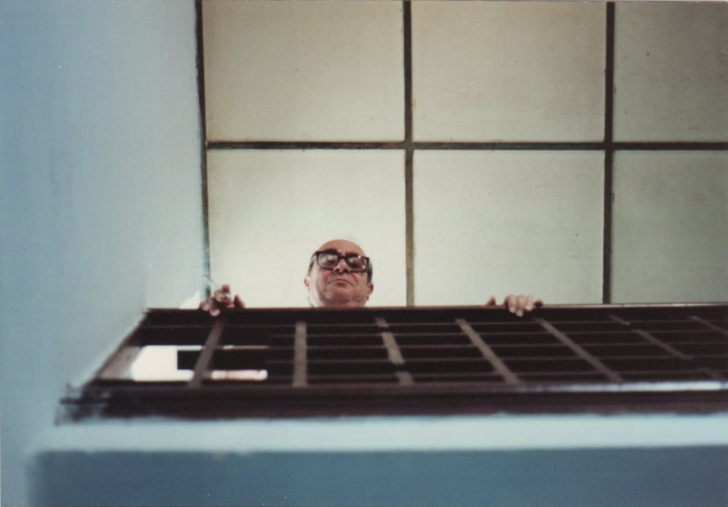 Mario Levrero fotografiado por su amigo y compilador, Eduardo Abel Giménez