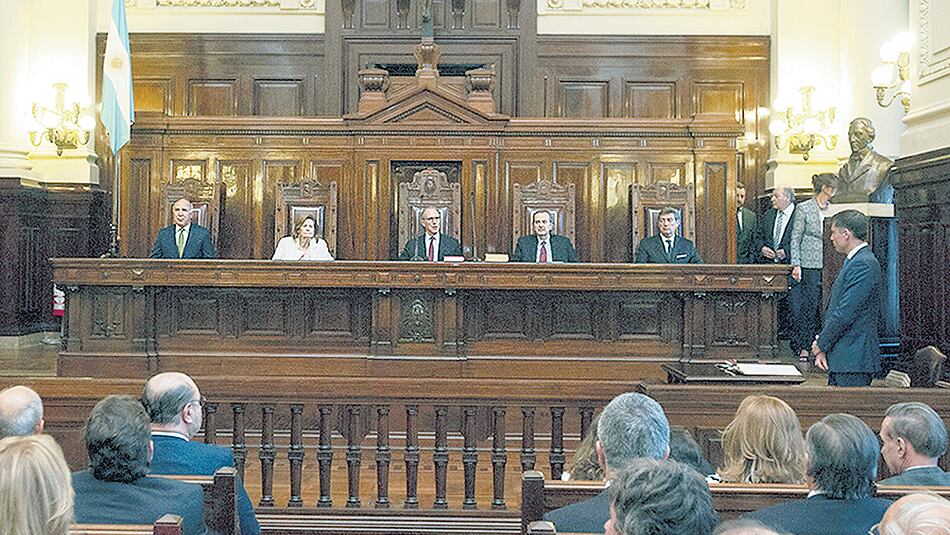 El titular de la Corte, Carlos Rozenkrantz, convocó a sus pares para este viernes a las 14.