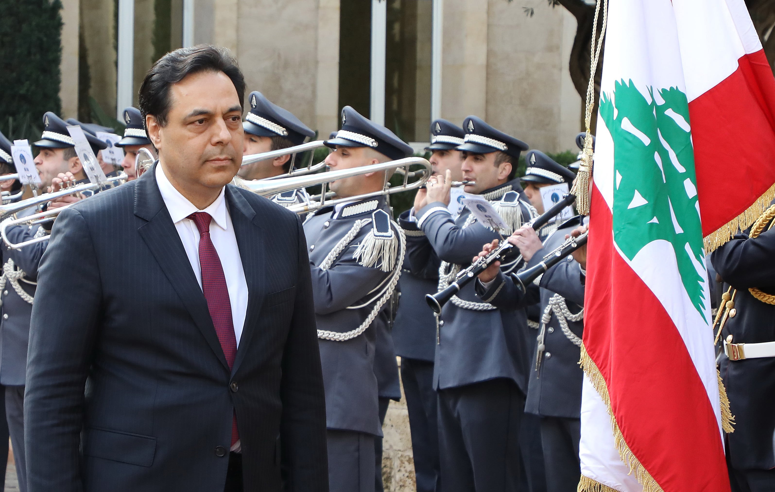 Diab ingresa al palacio presidencia de Baabda, al este de Beirut.