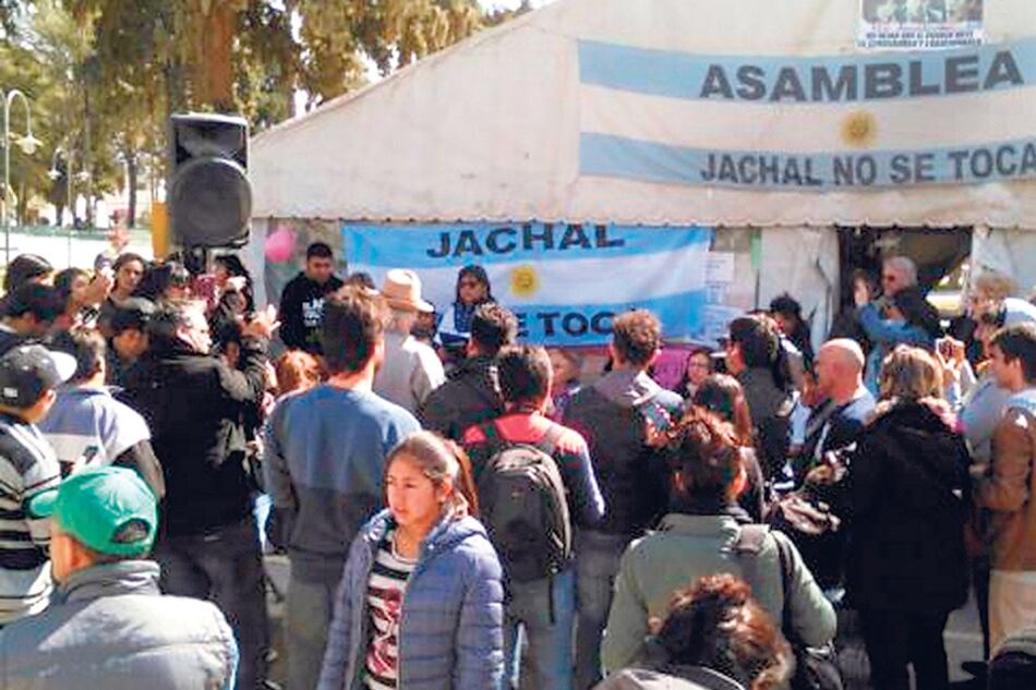 La mina de oro Veladero produce, según los informes, el envenenamiento de la cuenca del río Jáchal.