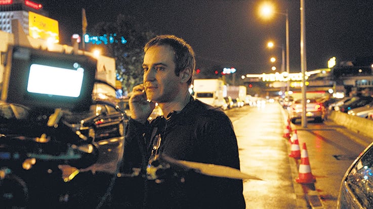 Assayas fotografiado durante el rodaje de Boarding Gate (2007)