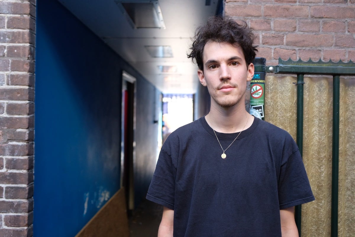 "Es difícil clasificar mi estilo, prefiero jugar con la energía y la atmósfera del momento, ofreciendo canciones que adoro"