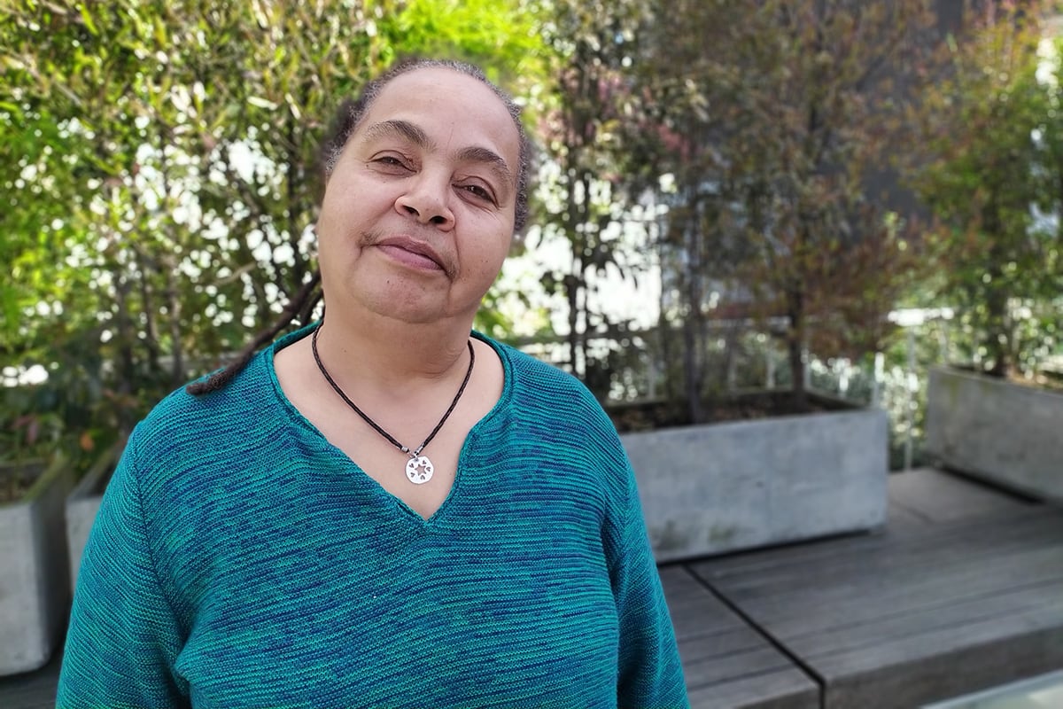 Ochy Curiel bajo el sol de Bogotá. Imagen: Negrx