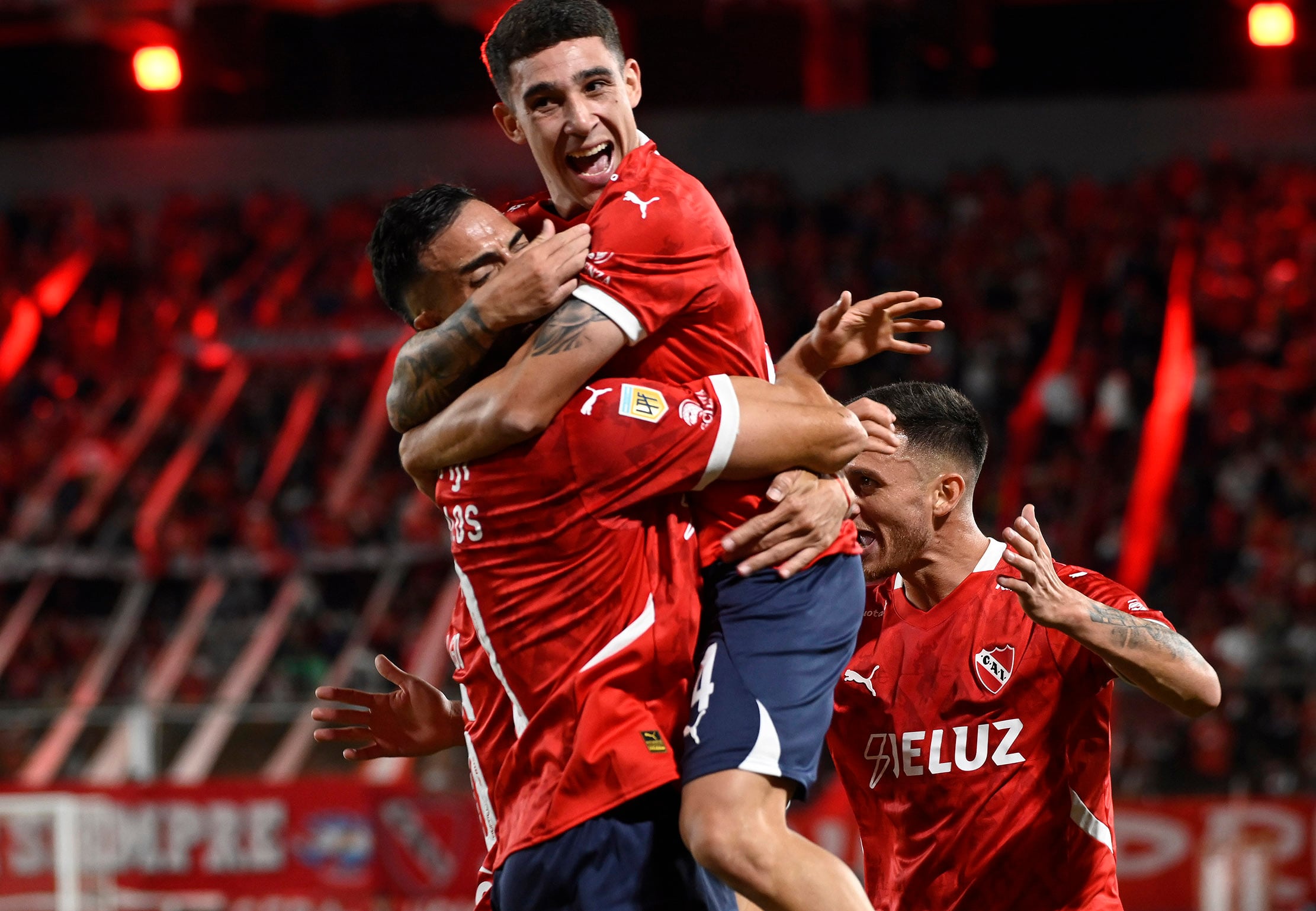 Todo Independiente celebra el gol de Avalos