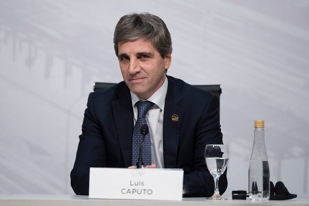 Luis Caputo quiere acelerar los desembolsos del FMI.