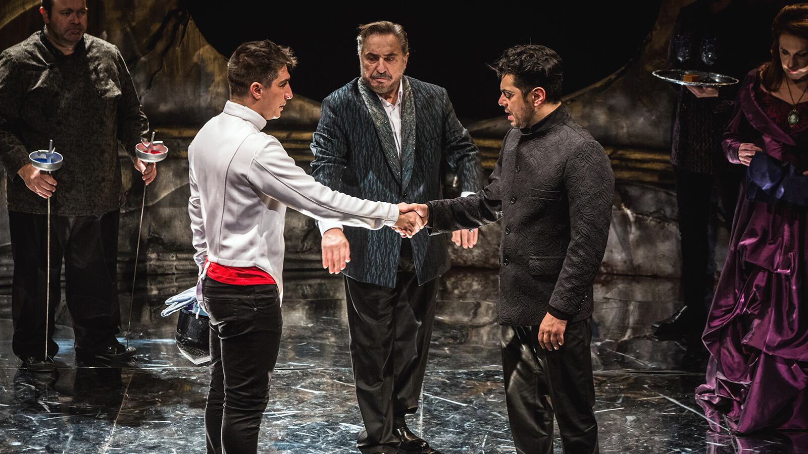 La fuerza interpretativa se apoya en el oficio de Contreras, Grimau, Benedetto y Ajaka, entre otros.