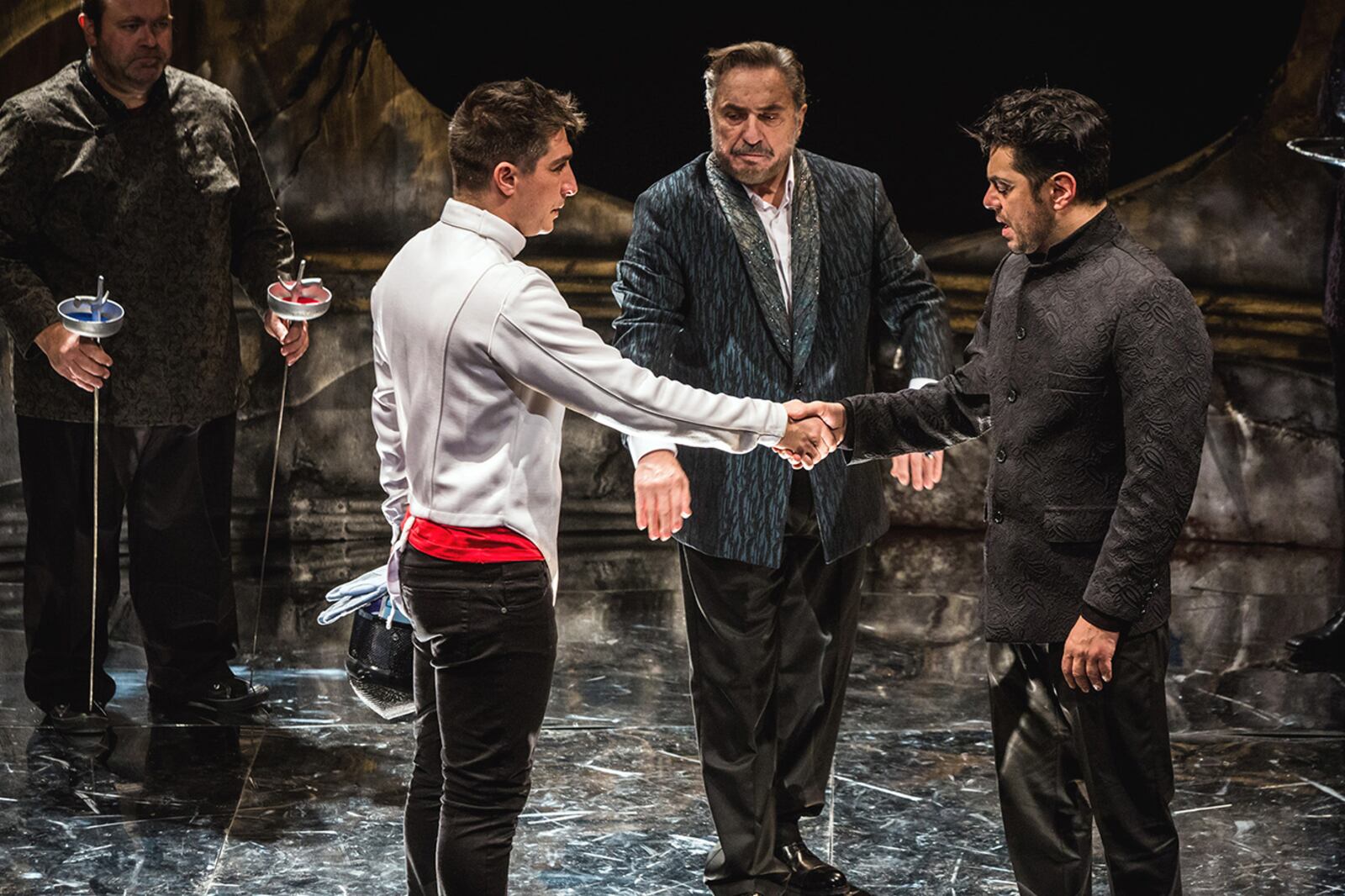 La fuerza interpretativa se apoya en el oficio de Contreras, Grimau, Benedetto y Ajaka, entre otros.