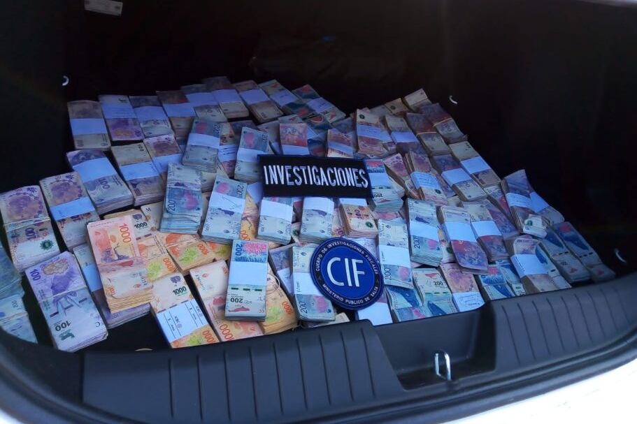 El baúl de un Fiat Cronos secuestrado en uno de los operativos