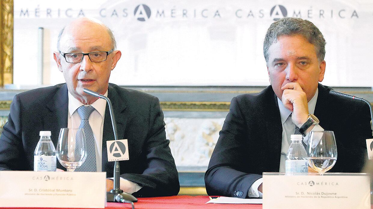 “Mi patrimonio está correctamente declarado”, respondió Dujovne cuando le recordaron que lo tiene fuera de Argentina.