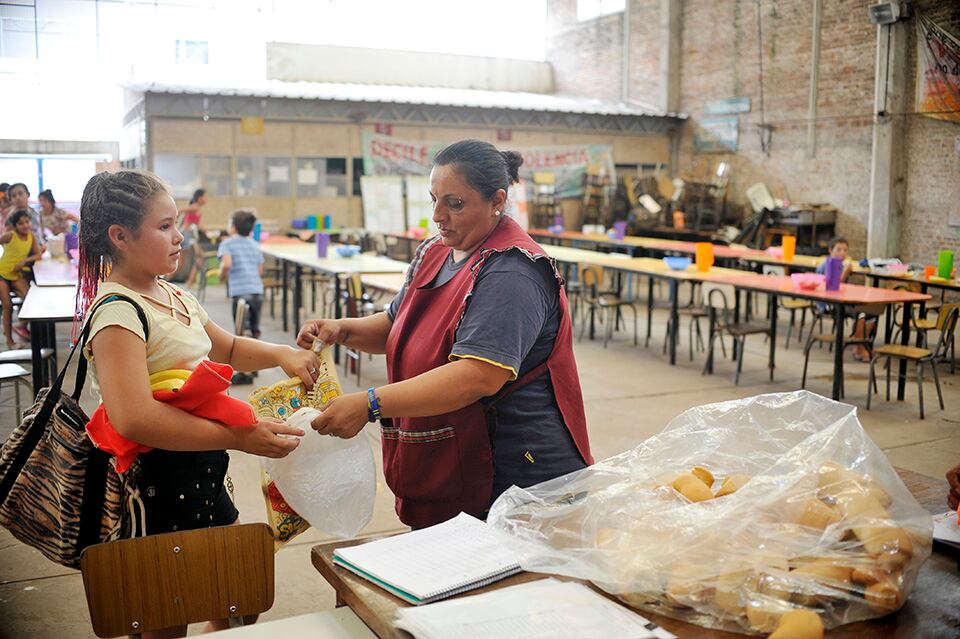 Los cortes de gas ponen en riesgo las raciones de alimento para alumnos.