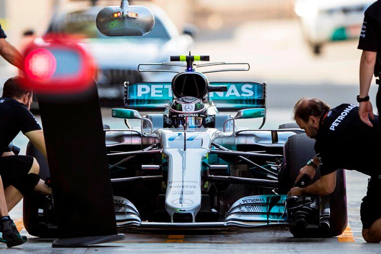 Bottas dominó la clasificación en el emirato, y mantiene la hegemonía de Mercedes en Fórmula 1.