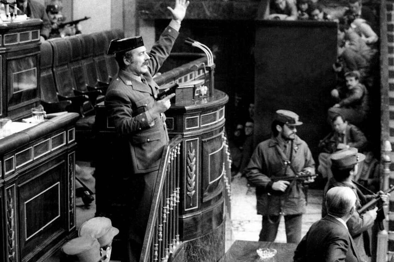 La foto emblemática del golpe, tomada por Manuel Pérez Barriopedro, obtuvo el premio World Press Photo en 1982. 
