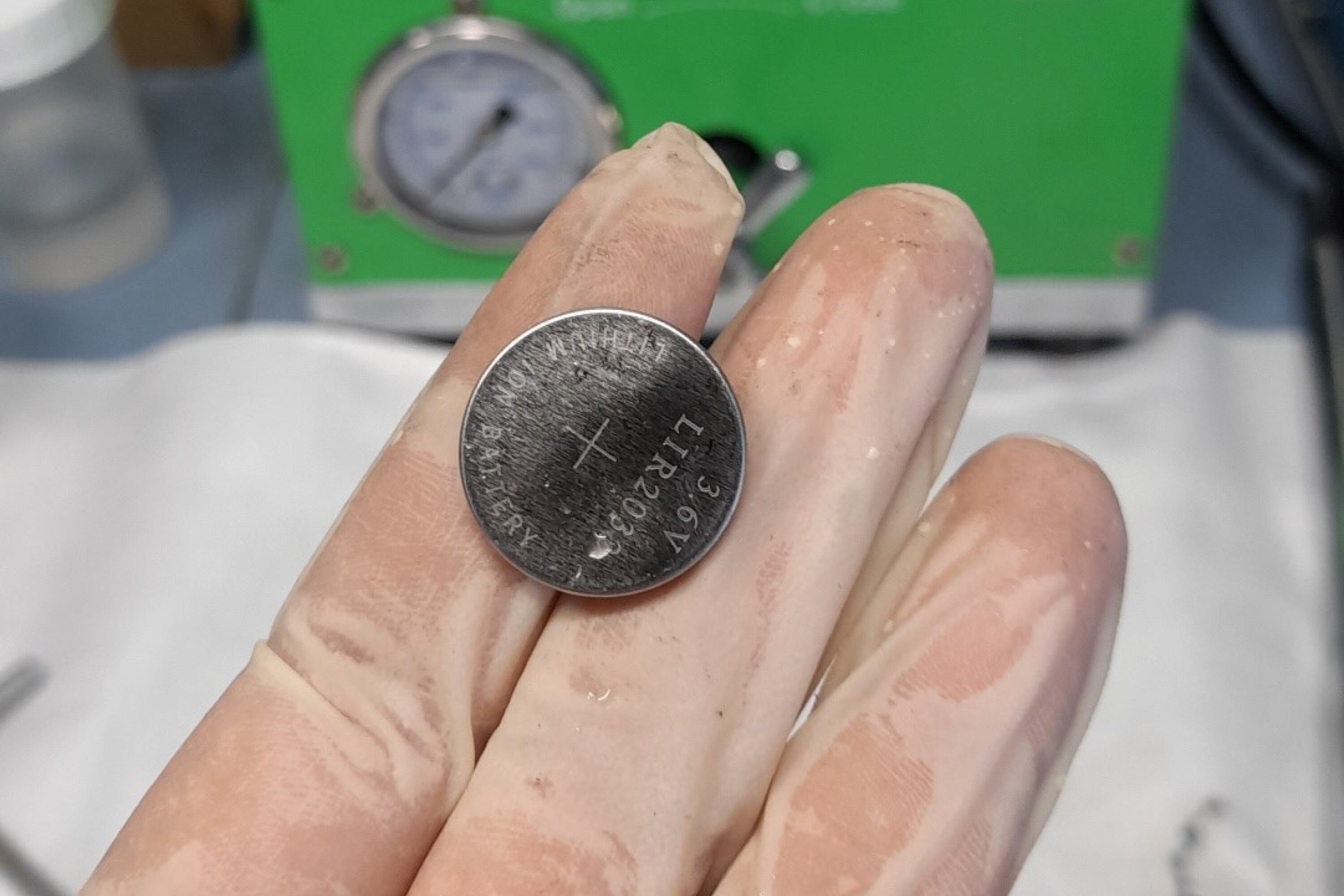 Los supercapacitores se utilizan en celulares, computadoras y autos eléctricos.